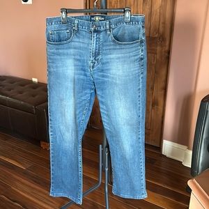 Men’s lucky brand jeans.